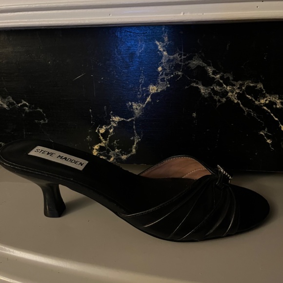 Shoes - Picture 4 of 4